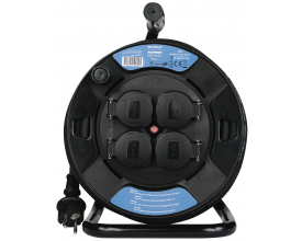 Sort Nordic Quality Safety plug-kabeltromle med fire dækkede sokler, stik og 15 meter kabel.