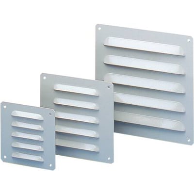 Schneider Electric metalrist i målene 104x95 mm med horisontale lameller, monteret på en hvid baggrund.