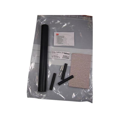 Grundfos kabelsamlesæt til SQ 3X4,0-6,0mm2 udpakket, viser varmekrympeslange, klemmer og slibepapir.