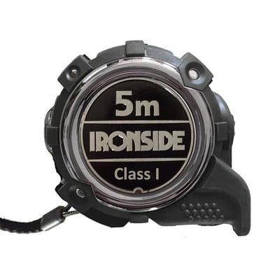 Ironside EC1 båndmål på 5 meter med 25 mm bånd i sort kapsel med kromkant, vist forfra med håndrem.