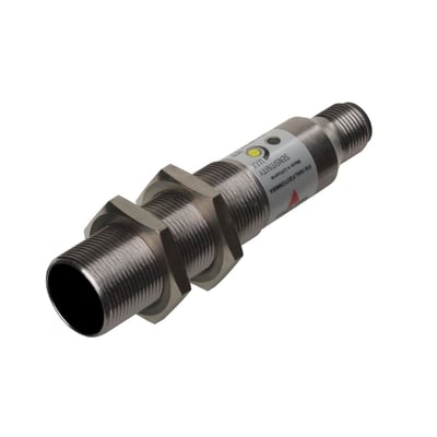 Carlo Gavazzi M18-fotoaftaster til IR-refleksion, model PA18ALR30TOM6SA, med sølvfarvet gevindhus og møtrikker.