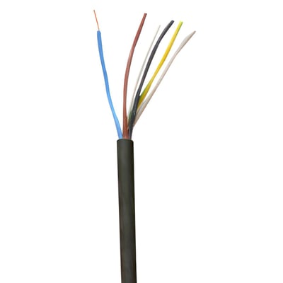 Sort H05 VV-F 5G1,50 plastkappeledning med fem farvede ledere (brun, sort, grå, gul/grøn, blå) synlige for enden.