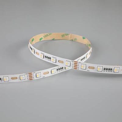 Ansell Lighting Z-Cell LED bånd 10m, 24V, 12mm bredde, med klip ved 125mm, vist på grå baggrund.