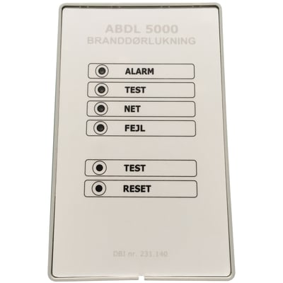 Hvid ABDL 5000 branddørslukningscentral med knapper mærket Alarm, Test, Net, Fejl og Reset.