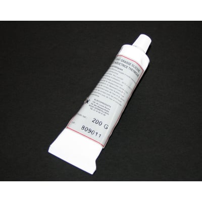En tube af "GRAISSE SILICONE CONDUCTRICE THERMIQUE" på 200 gram, med tydelig tekst om anvendelse og producent på mørk baggrund.