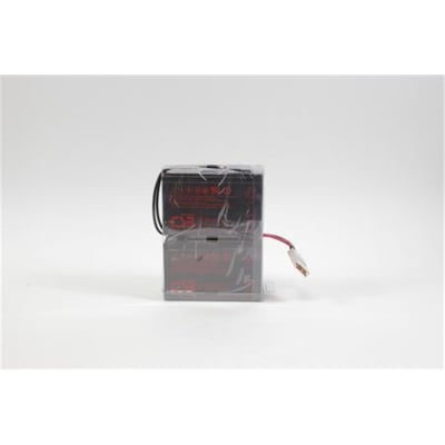 Eaton Easy Battery+ EB024SP udskiftningsbatteripakke med to mørke batterier stablet og tilslutningsledninger, 24 V.