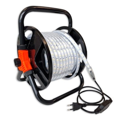 LEDlife arbejdslys med 25 meter LED-strip på tromle, sort og orange tromle med tilslutningsledning og stikprop.
