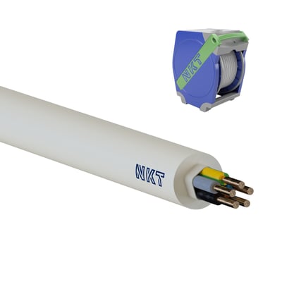NKT NOIKLX 90 kabel i lysegrå med 5 G1,5 ledere, vist med en blå kabeltromle fra NKT. Kabellængde kan være 450 meter.