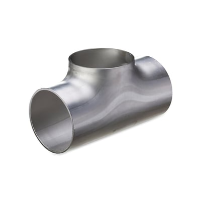 Rustfrit T-stykke 4404 med dimensioner 114,3x114,3x3,0 mm, overholder EN 10253-3/4 standard.