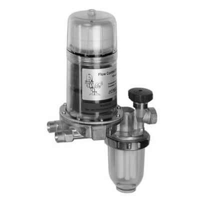 Olieaflufter med integreret filter og flowkontrol, viser den klare filterbeholder og ventil samt armerede slanger.