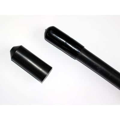 Sort ECFM krympeendemuffe 30/16 mm med lim, vist isoleret på hvid baggrund ved siden af et sort rør.
