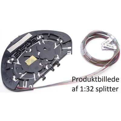 CommScope FIST-FSASA3-SC-132-1P-S 1:32 splittermodul med sort plastikhus og 2,5 meter fiber. En separat bundt med farvede fibre ligger ved siden af.
