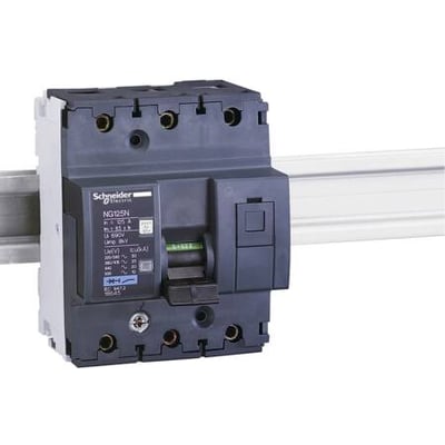 Schneider Electric automatsikring C32A, 3P, 25KA monteret på din-skinne i grå og hvid plast.