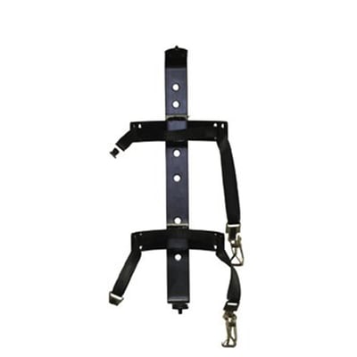 Housegard vægbeslag til 6 kg pulverslukker med monteringshuller og justerbare stropper, præsenteret mod en hvid baggrund.