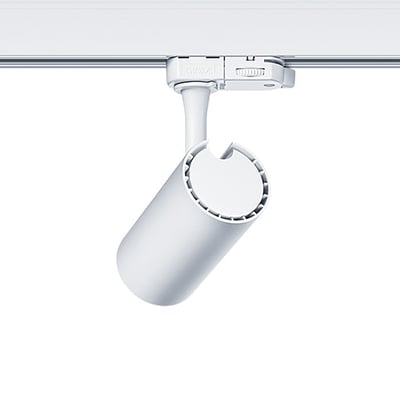 Thorneco LUCA 3-faset skinnespot i hvid, 15W, 3000K, 15° spredning, monteret på en hvid skinne i et minimalistisk design.