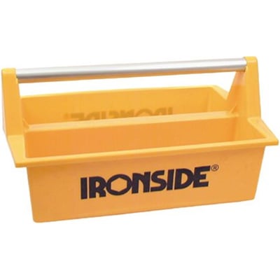 Gul Ironside-værktøjskasse i plast med aluminiumshåndtag og to åbne rum, set skråt forfra.