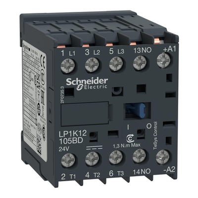 Set fra siden, en Schneider Electric TeSys K kontaktor 3-polet med 1NO, 24VDC, mærket LP1K12 105BD, med tydelige terminalbetegnelser og Schneider Electric logo.