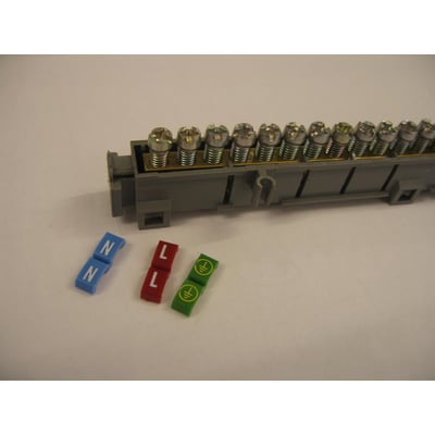 Legrand terminal blok med 1x6-25+33x1,5-16mm2 tilslutninger, med synlige Duplix mærker i blå, rød og grøn.