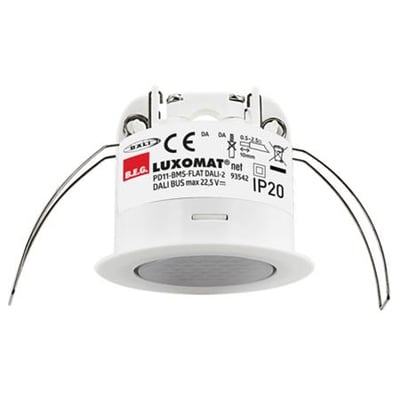 B.E.G. PD11-BMS-FLAT-I DALI-2 multisensor, vist forfra med CE-mærke og tekniske specifikationer tydeligt markeret.