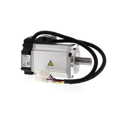 Omron G-serien/SmartStep 2 AC servomotor 400W, 200VAC, med kabel og stik. Hvid baggrund.