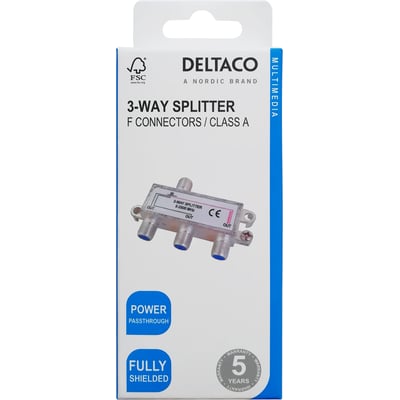 Deltaco 3-vejs splitter med F-stik og klasse A vises på forsiden af emballagen med tre udgange.