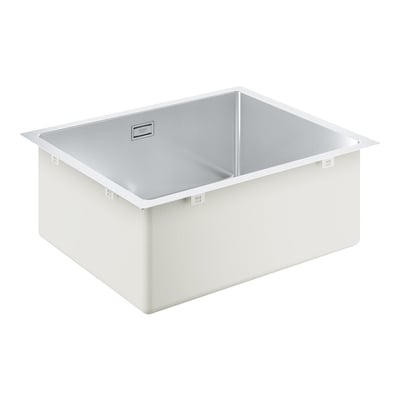 Grohe K700 stålvask monteret under bordplade, viser den hvide ydre kant og en del af underskabet.