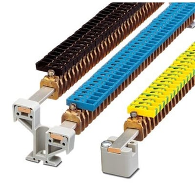 Nærbillede af Phoenix Contact AKG 4 tilslutningsklemmer, der viser metalterminalerne og skruetilslutningerne.