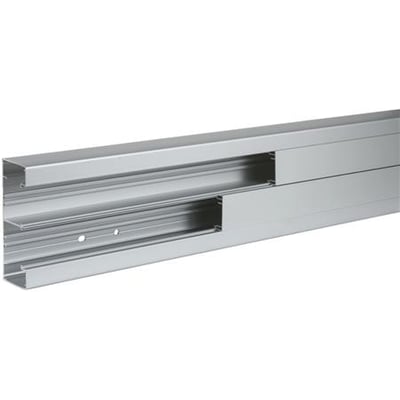 Schneider Electric OptiLine 45 kanaldel 140x55 mm i eloxeret aluminium, 2 meter lang, med to rum til kabelføring.