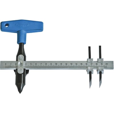 Pakningsskærer med et blåt plasthåndtag med navnet TURNS, med en 200mm metal lineal og to skarpe klinger.