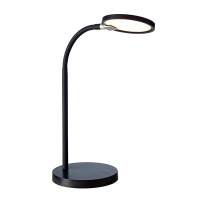 Nielsen Light Bordlampe C3 i sort metal med en oval, flad lampehoved og en fleksibel arm, der er oplyst.
