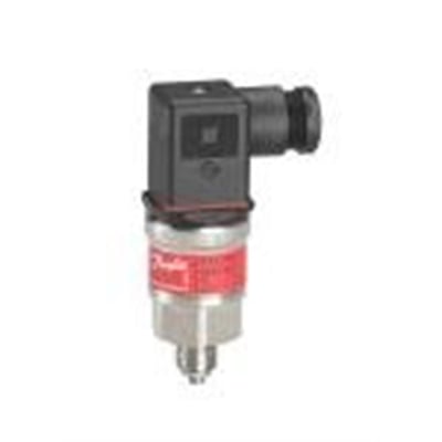 Helstøbt Danfoss MBS 3300 tryktransmitter med marin godkendelse, vist på hvid baggrund.