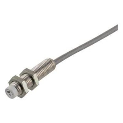 Carlo Gavazzi induktiv aftaster ICS08S30N40A2IO med M8-gevind, kort cylinderhus og fast kabel, set skråt fra siden.