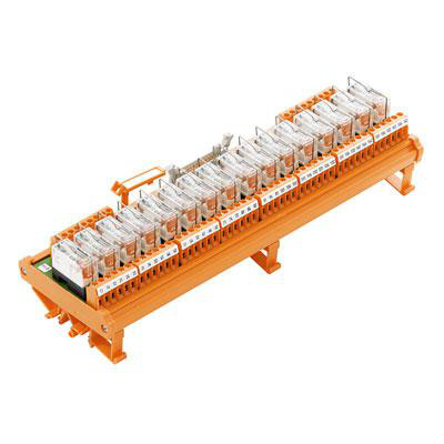 Weidmüller interfacemodul med relæ på orange klemrække, set skråt ovenfra med gennemsigtige relæer.