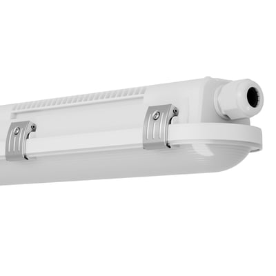 Ledvance DALI-damp proof LED-armatur på 1500 mm med meget bred lysfordeling, vist skråt med kabelindføring og monteringsbeslag.