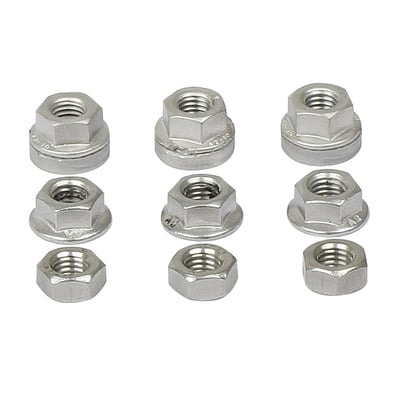 Ni forskellige rustfri stål møtrikker i AISI304/EN1.4301 fra BLÜCHER til tagafløb, vist på hvid baggrund.