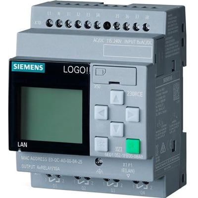 Siemens WinCC/Web Navigator med 10 klientlicenser vises sammen med en grå LOGO!-styreenhed med skærm og knapper.