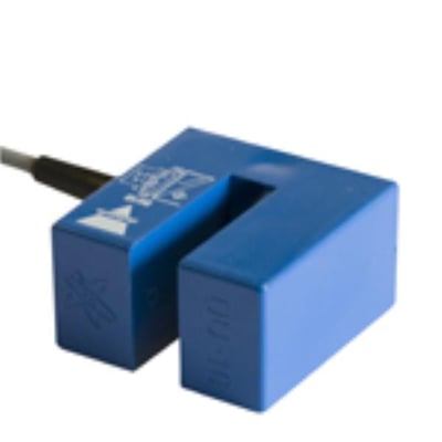 Carlo Gavazzi induktiv gaffelsensor med DU3.5-førerhus og NAMUR-kabel, set skråt forfra med blå krop.