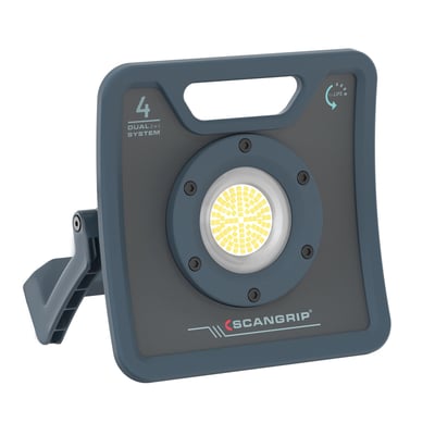 Frontvisning af Scangrip NOVA 6K FOR LIFE LED-arbejdslampe med "4 DUAL 2-in-1 SYSTEM" logo.