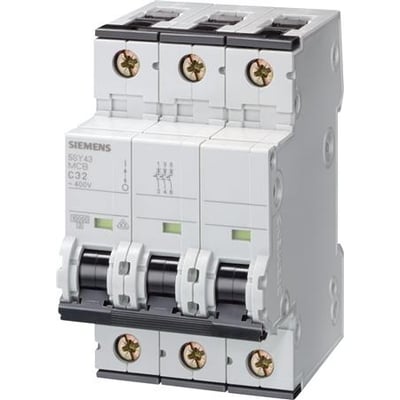 Siemens SENTRON 5SY 3-polet automatsikring, 13 A, set skråt forfra med tre sorte betjeningsgreb og terminalskruer.