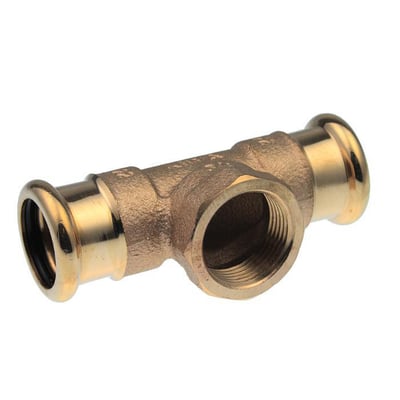 VSH XPress tee i kobber med muffe/muffe/muffe, dimension 22 mm x 1/2" x 22 mm, vist på hvid baggrund.