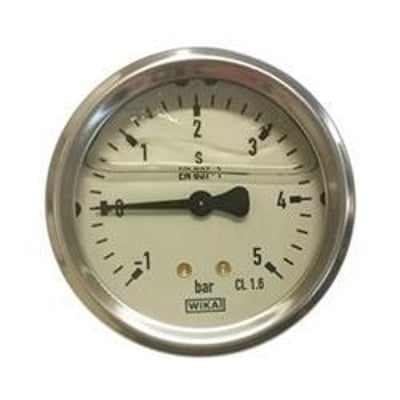 Wika manometer med glycerinfyld, viser et måleområde fra -1,0 til +5 bar på en hvid urskive med sølvfarvet kant.