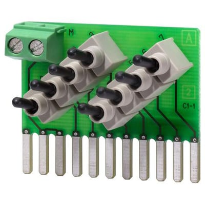 Siemens S7-1200 simulator modul med 8 toggleswitch og grøn skrueterminal på printplade med markeringer.