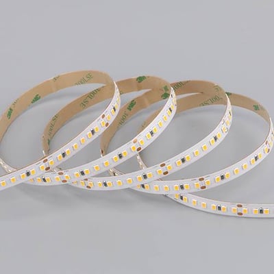 Ansell Lighting H-Cell LED strip på 5 meter, 24V, med 160 LED'er per meter og 2200K varmt hvidt lys. Strippen viser guldbelagte kontakter og en 3M klæbestribe.