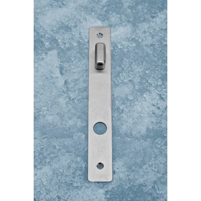 Assa Abloy langskilt 6331-0105 i rustfrit stål med integreret vridergreb og hul til dørgreb, 32 x 230 mm.