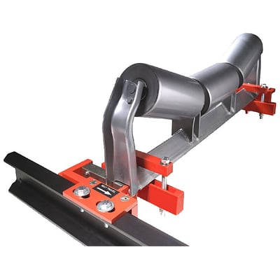 Siemens MCS bæltevægt med rustfri stål ruller monteret på en stålskinne, vist med en pil der indikerer bæltebevægelsesretning.