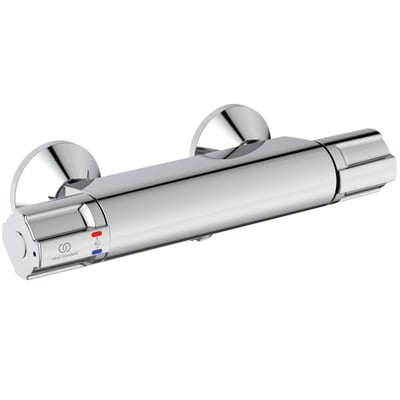 Ideal Standard CERAPLUS SAFE brusearmatur i blank krom med termostat og to greb, set skråt forfra.