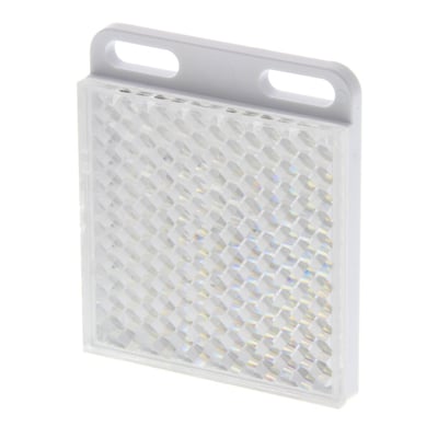 Omron E39-R42 reflektor, 51 x 60 mm, med en hvid ramme og et mønster af små firkantede prismer for maksimal refleksion.
