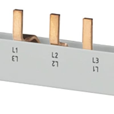 Detaljebillede af Siemens PIN samleskinnen, der viser de fire kobberstifter og de tydelige fasebetegnelser L1, L2 og L3.