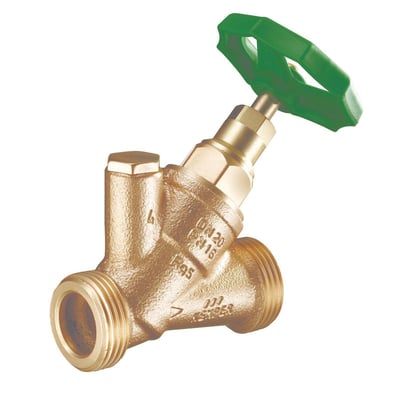 Kemper fristrømsventil i rødgods med 1 1/4" tilslutning og grønt håndtag, viser 1 1/2" udvendigt gevind.