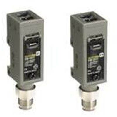 To Omron E3S-CT16 OMS fotoceller med grå hus og M12 stik vist sammen på en neutral baggrund.